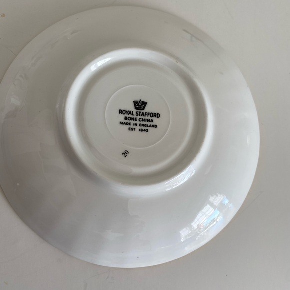 EUC Vtg Royal Stafford Teacup and Saucer with a Thatched Cottage and Garden - Picture 9 of 9